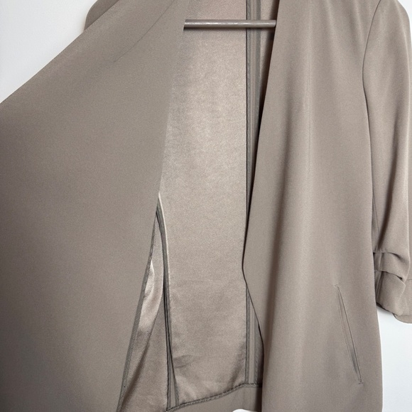 Aritzia Babaton Power Hip Blazer, Taupe, Size 4 - Picture 8 of 11